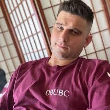 Aaron Pendola's Instagram, Twitter & Facebook