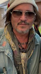 I'm actually in love with someone❤️ but I really don't know if she feels  same and i really want to give her a ring if you are the one can I get