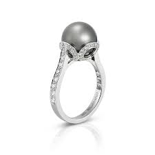 Black And White Pearl Ring Meaning I Would Like To Set My Black Pearl Like This Better Send This Photo To Jj Black Pearl Jewelry Black Pearl Ring Pearl Ring