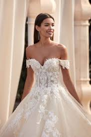 Brautkleid aus weißes spitze mit spaghettiträgern. Brautkleider Prinzessin Demetrios