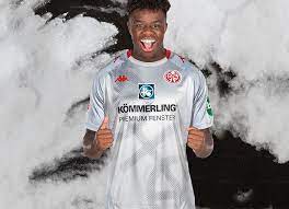 Le défenseur central est arrivé en 2016 en provenance du sc karlsruhe et a depuis lors disputé 104 matchs officiels sous les couleurs fribourgeoises (cinq buts). Mainz 05 2021 22 Kappa Away Kit 21 22 Kits Football Shirt Blog