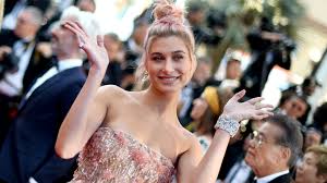 Justin bieber новости hailey baldwin. Mit Xl Schleier So Schon War Hailey Biebers Hochzeitskleid Promiflash De