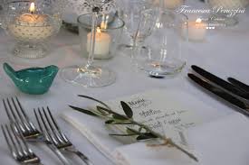 Abbiamo unito le nostre #rosedisughero con le foglie di fil di ferro di @mammeonline disponibili su prenotazione in tre. Ulivo Segnaposto Matrimonio Vintage Fantasia Romantica