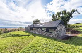 Flache pflastersteine haben einen eigenen kontakt mit moosgrün. Ruins Studio In Schottland Architektur Online Architektur Online