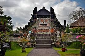 Candi Bentar Or Split Gate Is One Of Unique Architectural Creation In Bali It Has The Appearance Of A Bali Honeymoon Resorts Bali Honeymoon Honeymoon Resorts