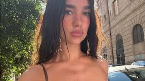 Zona stazione, si sente male e si accascia in strada: morta una donna