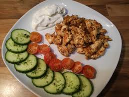 Die konzentration sollte bei deinem low carb mittagessen auf gesunden fetten und wertvollen proteinen liegen. Rezept Hahnchen Gyros Einfach Low Carb