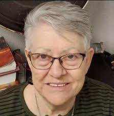 Evelyn Fay's Instagram, Twitter & Facebook