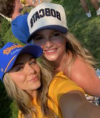 Caturday || @averiesouth #uotop #enjoythemoment #uptopclothing