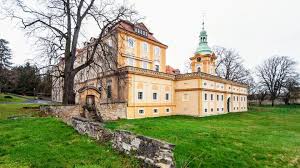 Máte doma malého kutila či zahradníka? Zamek Na Prodej Za Cenu Prazske Vily Pan Tovarnik By To Nepoznal Barvy Vyrazi Dech Aktualne Cz