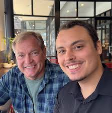 I'm having a really hard time with my mental today. And I wish I could  express what's happening inside my head. It's so hard to explain though. I  dnt know what to