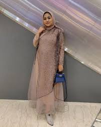 Berikut tips memilih model kebaya muslim yang nyaman dipakai seharian untuk kondangan dengan model kebaya muslim ini, kamu tidak perlu lagi bingung memikirkan model hijabnya. 10 Rekomendasi Model Baju Pesta Untuk Ibu Hamil Popmama Com
