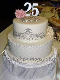 Viel mehr als tee, wasser und eiswürfel brauchst du. Nellichen Und Die Tortchen Zweistockige Torte Zur Silberhochzeit Und Lebkuchenherzen Als Tischkarten Silberhochzeitstorten Silberhochzeit Jubilaumskuchen