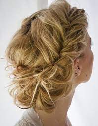 Coiffure Romantique Mariage 28 Coiffures Romantiques Pas Si Cucul Elle Coiffure Mariee Coiffure Coupe Coiffure