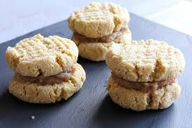 Biscuits Amandes Fourres A La Pate De Dattes Sante Bonheur Nutrition Dattes Biscuit Amande Pate De Datte