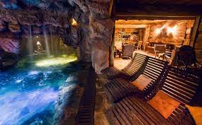 Vei gasi tot ce ai nevoie aici, de la restaurante cu diferite specifice cu. Cele Mai Bune Hoteluri Cu Spa Din Romania Momondo DescoperÄ