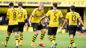Born 21 july 2000) is a norwegian professional footballer who plays as a striker for bundesliga club borussia dortmund and the norway national team. Bei Bundesliga Restart Bvb Schlagt Schalke 04 Im 180 Revierderby Eurosport