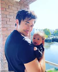 Jun 21, 2021 · hollywood star henry golding admits becoming a dad has helped to change his outlook. Henry Golding Says Birth Of Baby Daughter After 16 Hour Labor Was More Stressful For Him Than Wife Aktuelle Boulevard Nachrichten Und Fotogalerien Zu Stars Sternchen