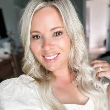 Debra Harn's Instagram, Twitter & Facebook