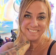 Wedding coordinator in Kona for casual beach wedding