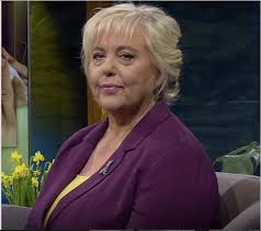 I varje program tävlar två lag, med två medlemmar per lag. Suzanne Axell Bortplockad Ur Tv Rutan Av Svt Har Ar Hennes Nya Besked Om Fraga Doktorn