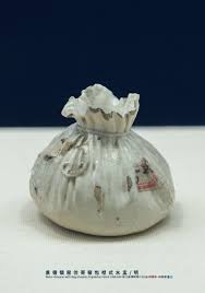 明景德镇窑仿哥窑包袱式水盂浙江省博物馆藏the ming dyansty 1368 644 water dropper with bag shaped jingdezhen ware zhenjiang provincial msueum 包袱式 pottery glazes