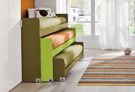 Il letto a castello, infatti, sfruttando lo spazio verticale permette non solo di recuperare centimetri preziosi per altri mobili, ma anche ai. Lobby Basso Sliding Pull Out Bed Clever Bunk Beds Triple Bunk Bed Triple Bunk
