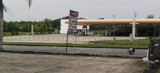 Selalu di malaysia, isi minyak dah biasa dengan warna minyak ron95 dan ron97. Brunei Fm Ditutup Berikutan Khabar Kerosakan Banyak Facebook