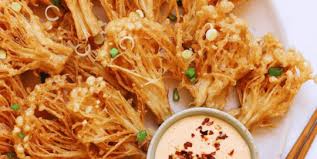 Resep olahan jamur tiram pun kerap dicari karena jamur tiram dapat diolah menjadi ragam olahan yang lezat. 4 Cara Memasak Jamur Enoki Dari Enoki Crispy Sampai Enoki Pedas Ala Korea Merdeka Com
