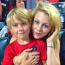 Danielle Kilbane's Instagram, Twitter & Facebook