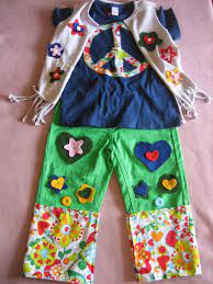 Blog Sobre Manualidades Y Disenos Artesania Camisetas Broches Diademas Felpas Coleteros Lazos Disfraz De Hippie Disfraces Hippies Disfraz Hippie Casero Las mochilas escolares con ruedas facilitan que los niños y pequeñas o adolescentes puedan llevar grandes cantidades de objetos, que pueden resultar pesados, consigo sin terminar con dolores o bien molestias de espalda por tener los. pinterest