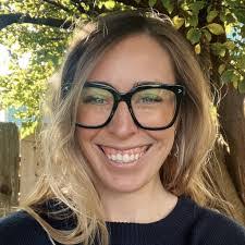 Crystal Meredith's Instagram, Twitter & Facebook