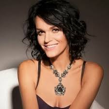 Emma Saville — слушать все песни бесплатно, популярные и новые треки в  хорошем качестве