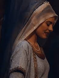 cor regis incrustabile — A queen's position privileged her relationship...