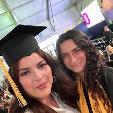 Estamos muy orgullosos en casa @ivanagzz Ivana mi hija acaba de recibir su  título de Lic. en Economia , CUMLAUDE, con PEF de excelencia FELICIDADES  Ivi lo mejor está por venir Te