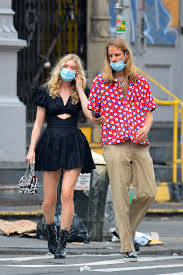 Elsa looked chic while covering up her baby bump in an oversized black blazer paired with flared black pants for her outing. Elsa Hosk And Tom Daly Out In New York 07 23 2020 Hawtcelebs