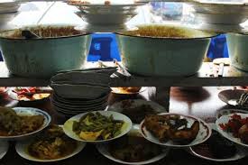 Dendeng adalah makanan yang bisa dijumpai di beberapa tempat di indonesia, salah satunya padang. Daripada Rebutan Rendang Datangi 3 Rumah Makan Dengan Rendang Paling Enak Di Jakarta Halaman All Kompas Com