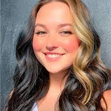 Aurora Kemp's Instagram, Twitter & Facebook