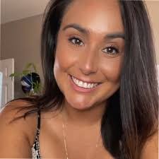 Delia Olsen's Instagram, Twitter & Facebook