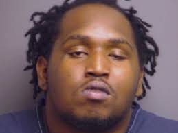 Man arrested, suspect at large in Bradenton shooting