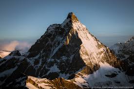 ➜ les hautes montagnes ont une beauté des mots pour décrire un paysage de montagne en français : Top 10 Des Plus Beaux Paysages De Suisse