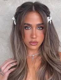 This woman can really hate children not related to her in soap operas 😂  Her hate for Chiara in Dirty Linen reminds me of her hatred for Rhian in  The General's Daughter |