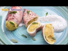 Preparare i calamari ripieni apre infinite possibilità, poiché si tratta di una tecnica che permettete di divertirsi. Totani Ripieni Al Forno Ricetta In 1 Minuto Youtube