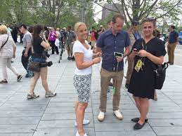 Viikko julkaisun jälkeen sen oli lukenut 2,2 miljoonaa ruotsalaista, neljännes koko maan väestöstä. Carina Bergfeldt Sur Twitter Om Ni Gillar Svt Nyheters Sida Pa Facebook Sa Kan Ni Se Oss Ga Live Om Sisadar 2 Minuter Carina Andreas Ella