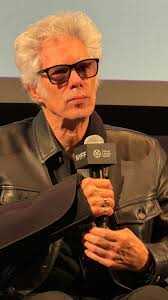 JenniferLopez i #BenAffleck es retroben a l'estrena de la pel·lícula  #KissOfTheSpiderWoman a #NovaYork. Dirigida per #BillCondon i amb Diego  Luna i #Tonatiuh, la pel·lícula adapta el musical de Broadway que alhora  adaptava