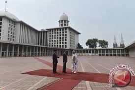 Berawal dari pencarian spiritual bhante viryanadi saat menjadi damanera tahun 1983, kini maha vihara majapahit menjadi salah satu wisata religi bagi umat budha yang ada di mojokerto. Wisata Religi Di Banten Dan Jakarta Inspirasi Libur Lebaran Antara News