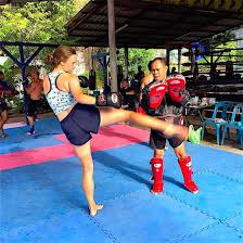 Zum thema thaiboxen lernen gibt es nur wenige gute dvds in deutscher sprache auf dem markt. Wo Man Muay Thai Auf Koh Tao Findet Funky Turtle