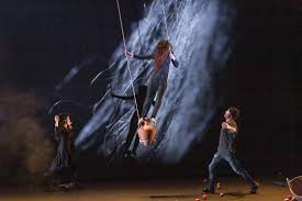 Óh, e zűr között hová lesz énem zárt egyénisége.”