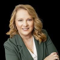 Laurie Cox's Instagram, Twitter & Facebook