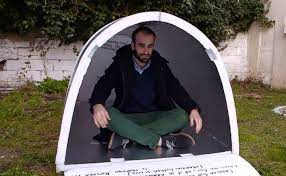 أكواخ المشردين عندما نجح مهندس شاب في حماية الفقراء homeless homeless shelter warm in the winter